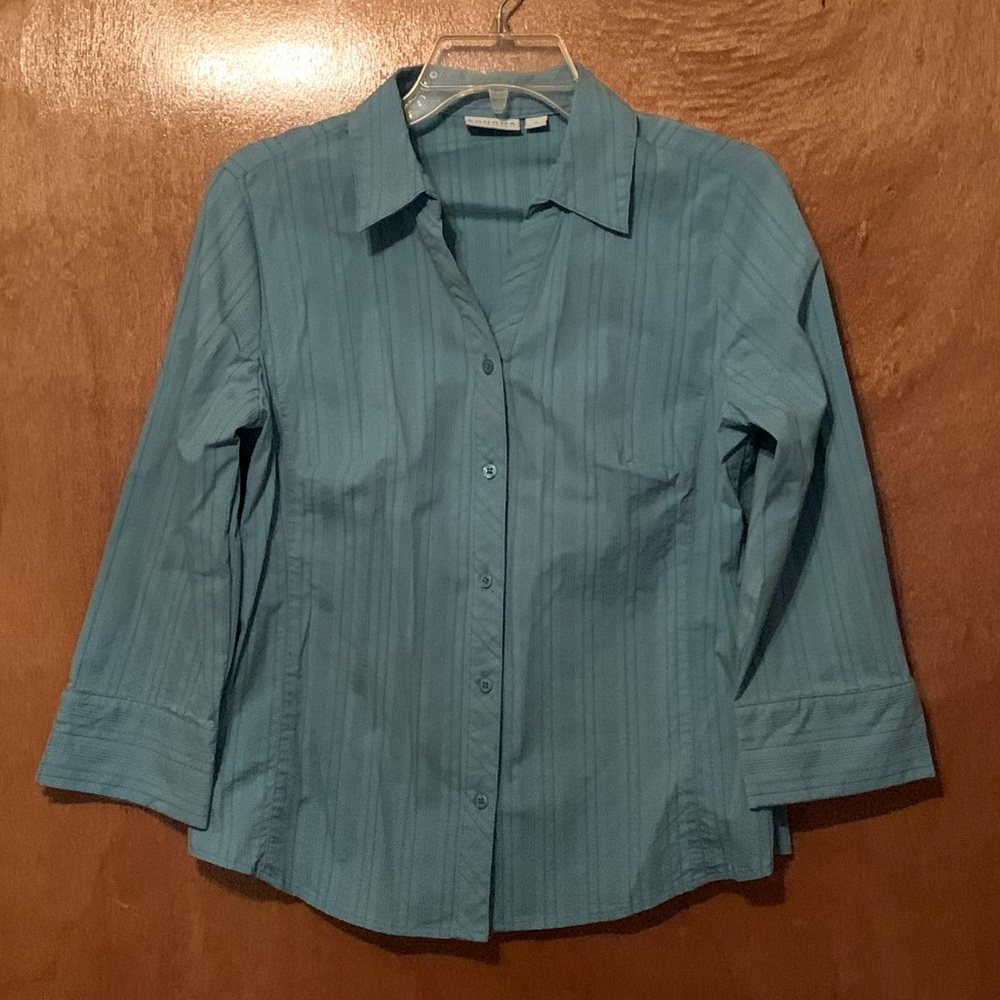 SONOMA women’s shirt. Size S